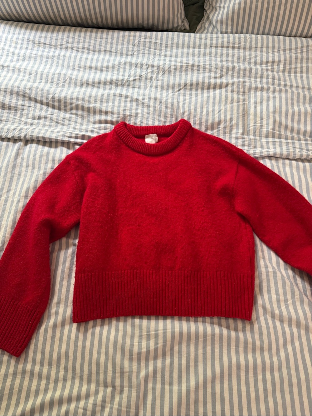 H&M Red Crewneck Knit Sweater Size Medium